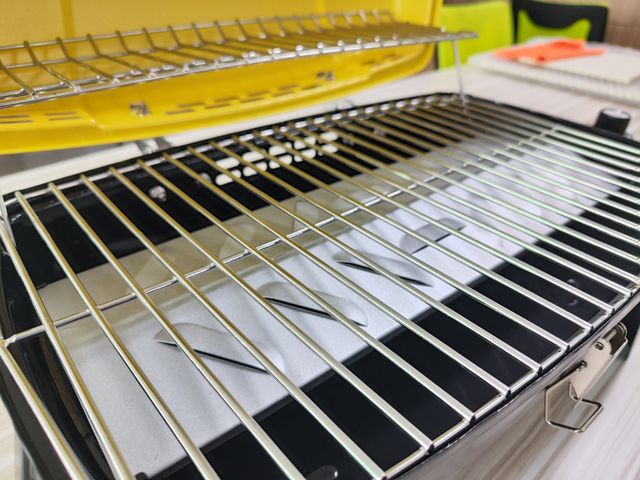 DJ002G-C Portable Outdoor Charcoal Iron with High-heat Paint BBQ Grill